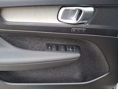 Certified 2025 Volvo XC40 B5 Plus image 12