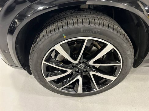 Certified 2023 Volvo XC90 B5 Plus w/ Protection Package Premier image 8