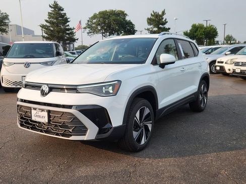 New 2025 Volkswagen Taos SE image 4