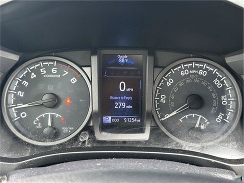Used 2017 Toyota Tacoma TRD Off-Road w/ Tow Package (A/T) AWD/4WD image 20