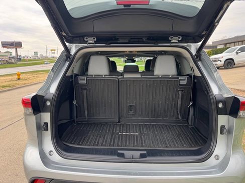 Used 2020 Toyota Highlander XLE image 10