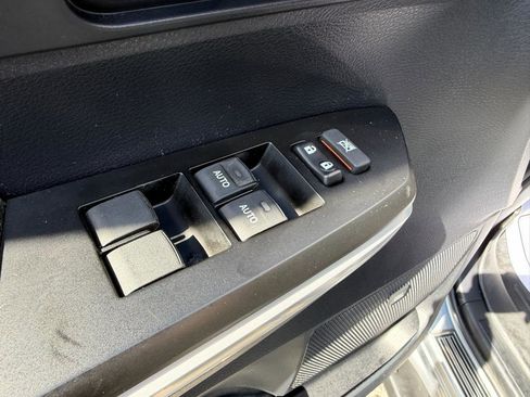 Used 2019 Toyota Tundra Platinum image 32