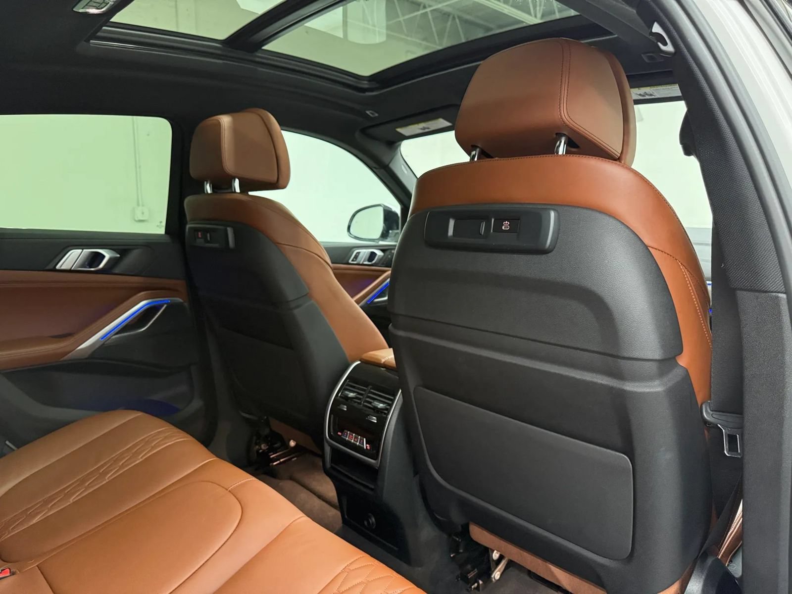 Used 2023 BMW X6 xDrive40i w/ M Sport Package AWD/4WD image 18