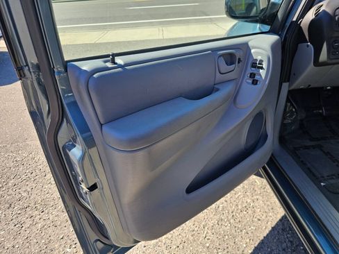 Used 2005 Dodge Grand Caravan SXT w/ Premium Group FWD image 22