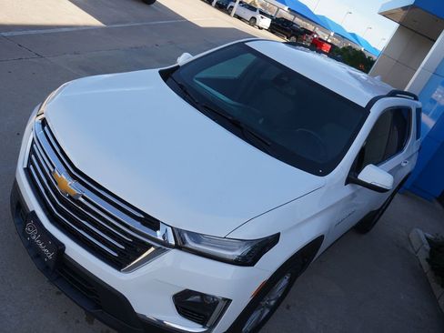 Used 2023 Chevrolet Traverse LT image 11