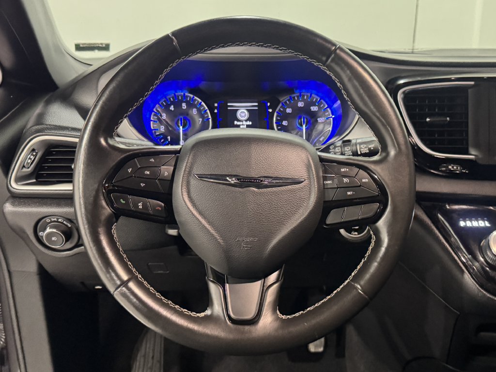 Used 2020 Chrysler Pacifica Touring w/ S Appearance Package FWD image 4
