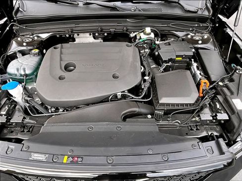 New 2026 Volvo XC40 B4 Core w/ Climate Package image 13