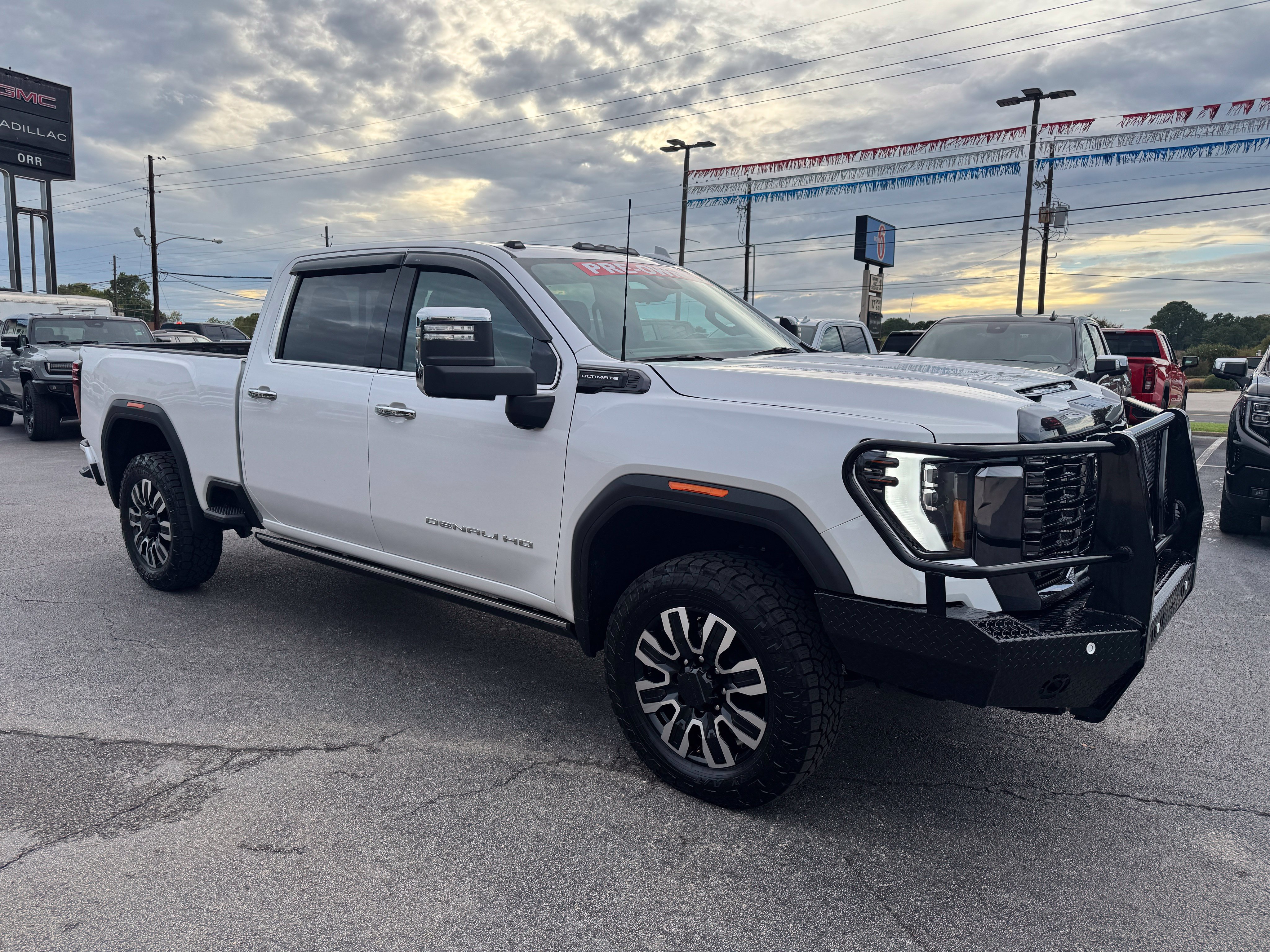 Used 2024 GMC Sierra 2500 Denali Ultimate AWD/4WD image 1