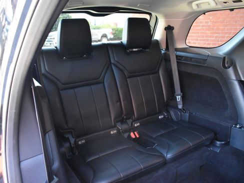 Used 2017 Land Rover Discovery HSE AWD/4WD image 19