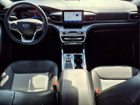 Used 2024 Ford Explorer XLT w/ Equipment Group 202A image 12