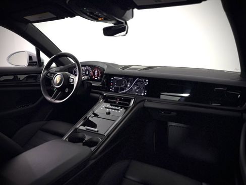 Used 2025 Porsche Panamera 4 image 21