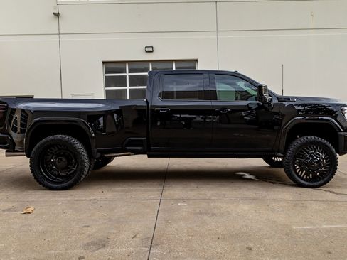 Used 2026 GMC Sierra 3500 Denali Ultimate w/ LPO, Black Badging Package image 11