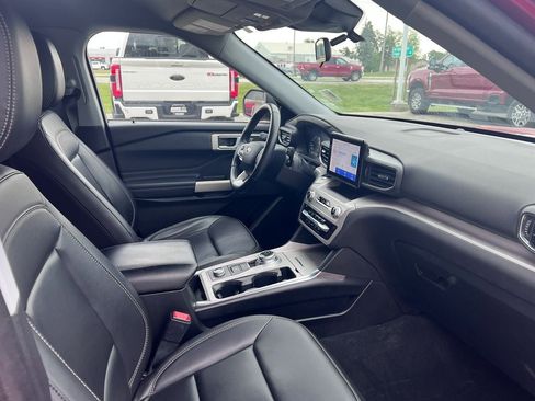 Used 2023 Ford Explorer XLT w/ Equipment Group 202A AWD/4WD image 19
