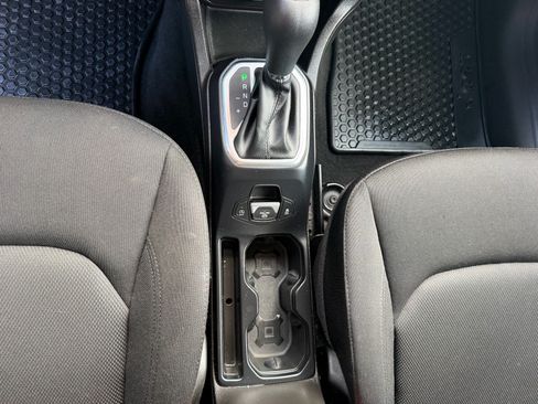 Used 2023 Jeep Renegade Latitude AWD/4WD image 34