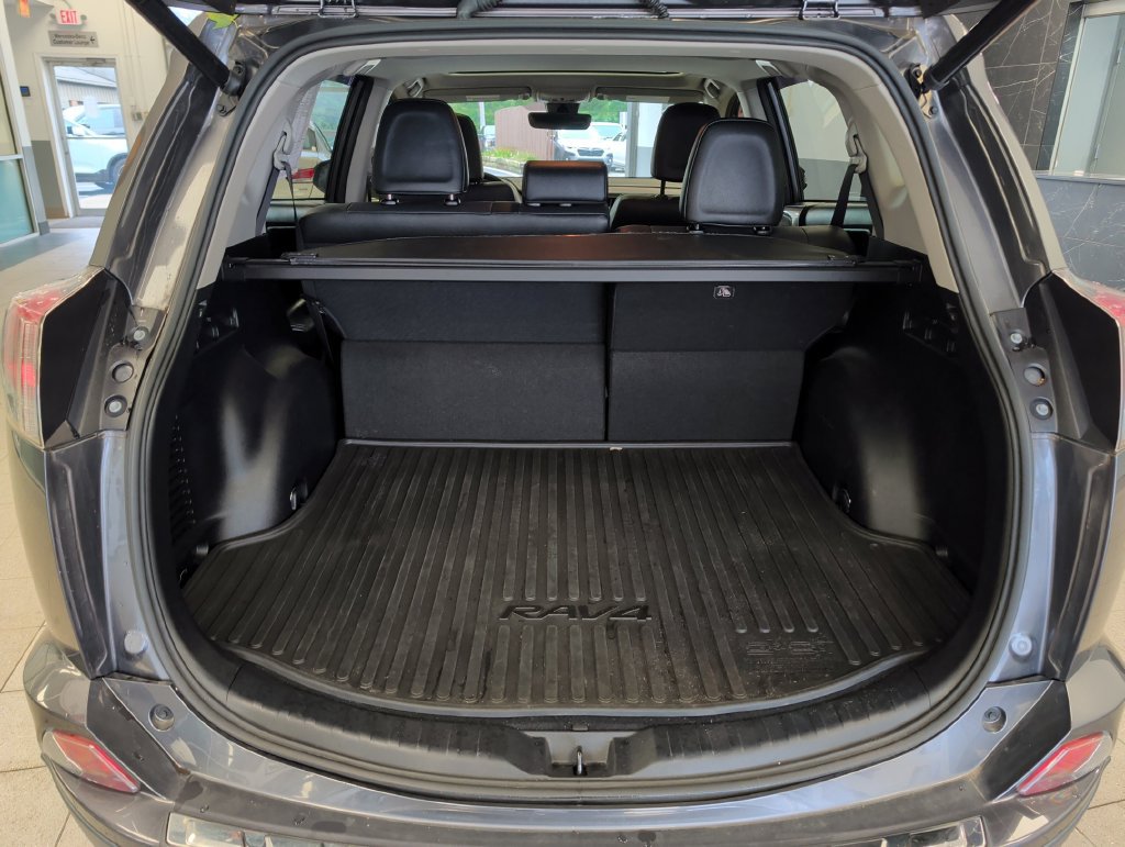 Used 2018 Toyota RAV4 Limited FWD image 28