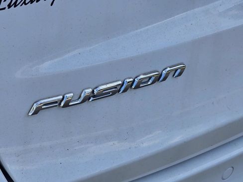 Used 2020 Ford Fusion SE FWD image 32
