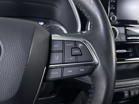 Used 2020 Toyota Highlander XLE AWD/4WD image 28