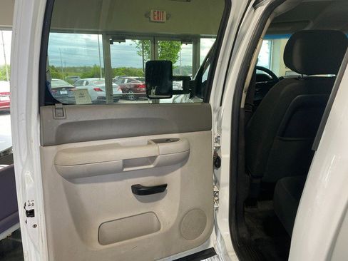 Used 2013 Chevrolet Silverado 2500 W/T AWD/4WD image 12