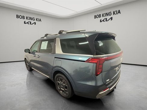 Used 2025 Kia Carnival SX FWD image 3