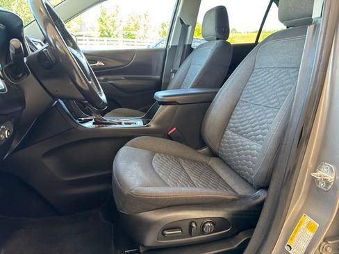 Used 2019 Chevrolet Equinox LT FWD image 3