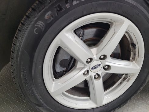 Used 2019 Ford Explorer XLT w/ Equipment Group 202A FWD image 31