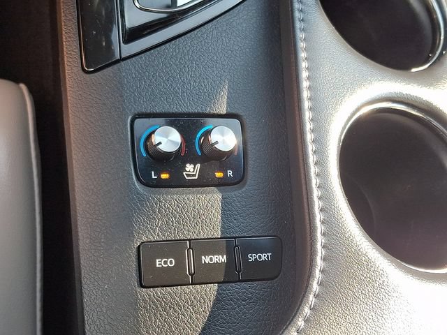 Used 2016 Toyota Avalon Limited w/ Toyota Safety Sense Package FWD image 26