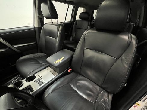 Used 2011 Toyota Highlander SE image 11