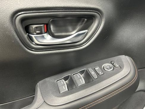 Certified 2025 Honda HR-V Sport image 24