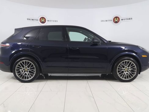 Used 2022 Porsche Cayenne Platinum Edition w/ Premium Package Plus image 2