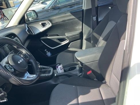 Used 2022 Kia Soul LX w/ Technology Package image 5