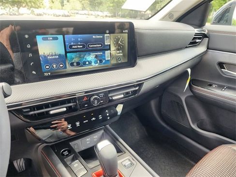 New 2025 Nissan Kicks SR image 11