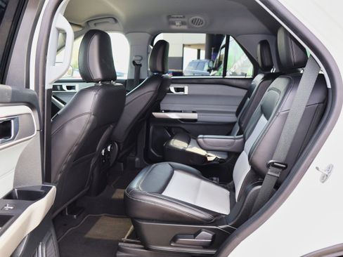 Used 2022 Ford Explorer XLT w/ Equipment Group 202A image 15