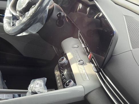 New 2026 Hyundai Elantra Limited FWD image 8