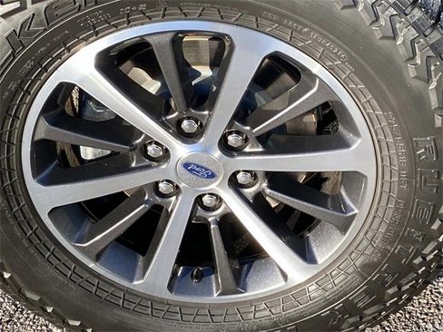 Used 2021 Ford Expedition XLT image 27