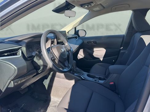 Used 2025 Toyota Corolla LE image 9