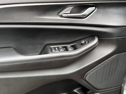 Used 2025 Jeep Grand Cherokee Laredo X image 9