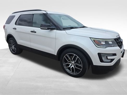 Used 2017 Ford Explorer Sport w/ Equipment Group 401A AWD/4WD image 7