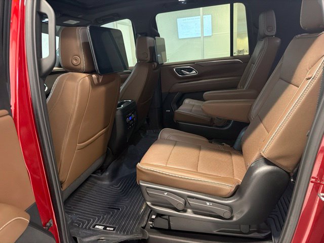 Used 2023 Chevrolet Suburban High Country w/ Advanced Technology Package AWD/4WD image 23