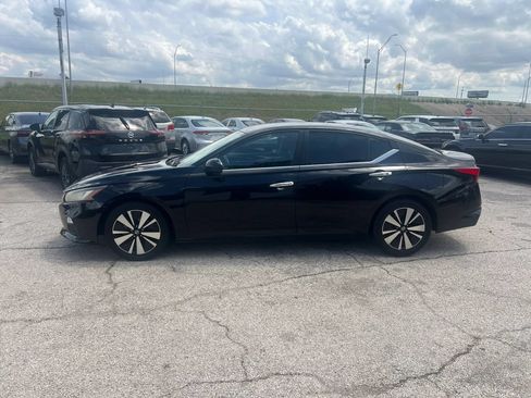 Used 2021 Nissan Altima 2.5 SV FWD image 2