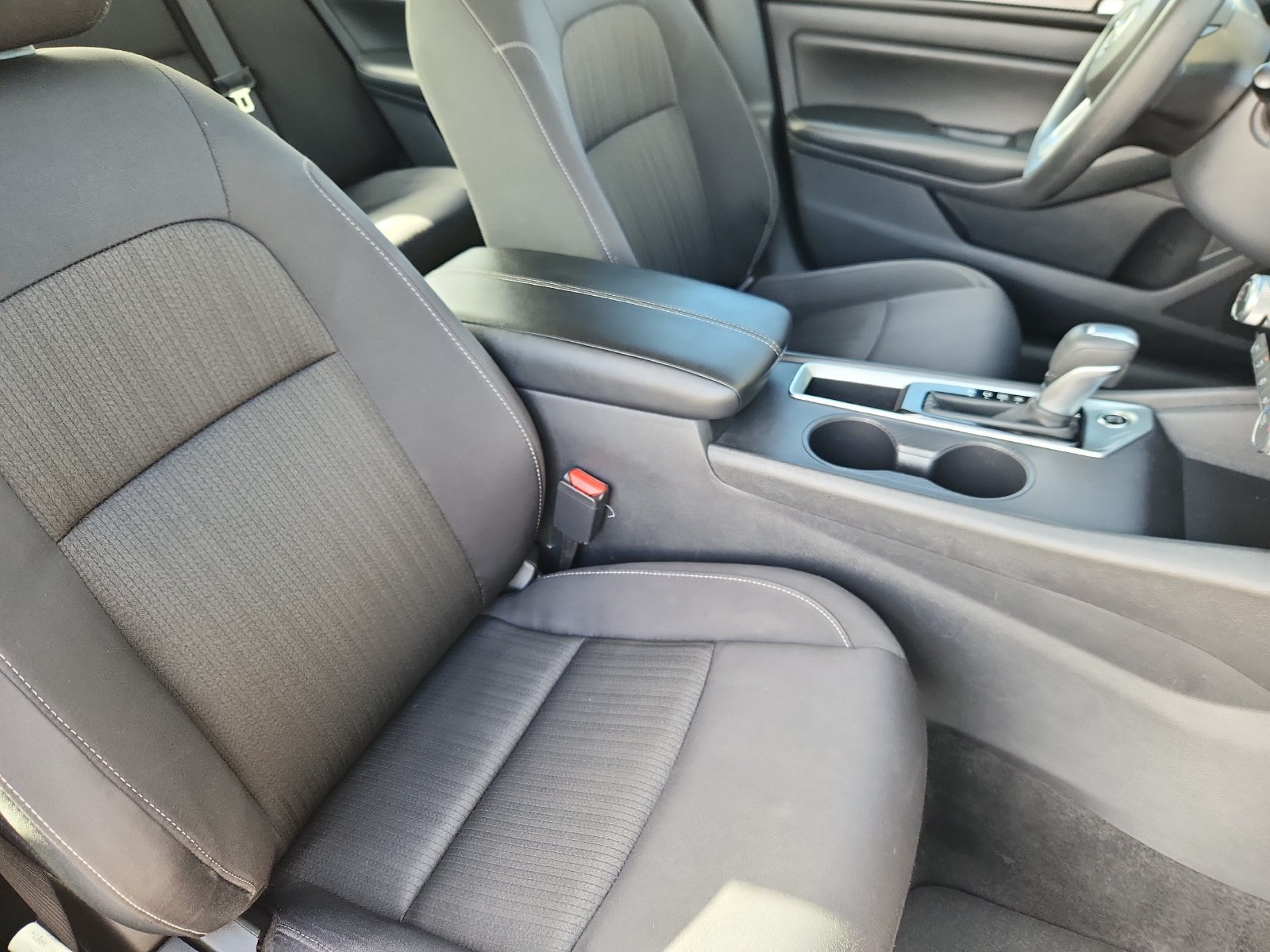 Used 2025 Nissan Altima 2.5 SV FWD image 13