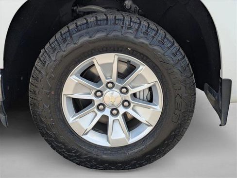 Used 2021 Chevrolet Silverado 1500 LT AWD/4WD image 23