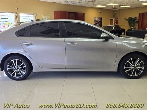 Used 2022 Kia Forte LXS FWD image 5
