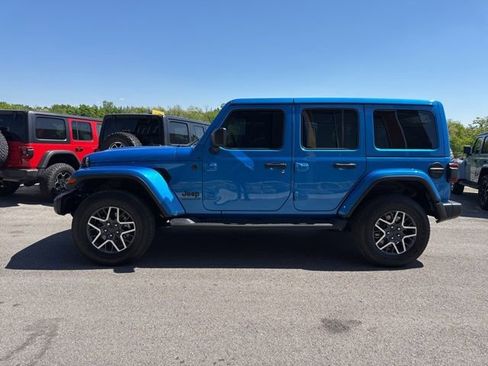 Used 2025 Jeep Wrangler Unlimited Sahara AWD/4WD image 7