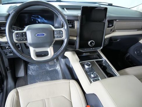 Certified 2024 Ford Expedition Limited AWD/4WD image 3