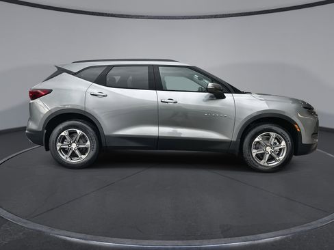 New 2026 Chevrolet Blazer LT w/ Sound & Technology Package AWD/4WD image 9