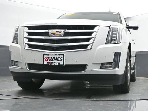 Used 2017 Cadillac Escalade Luxury AWD/4WD image 23