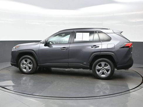 Used 2022 Toyota RAV4 LE AWD/4WD image 3