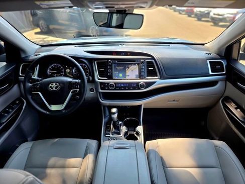 Used 2019 Toyota Highlander XLE AWD/4WD image 13