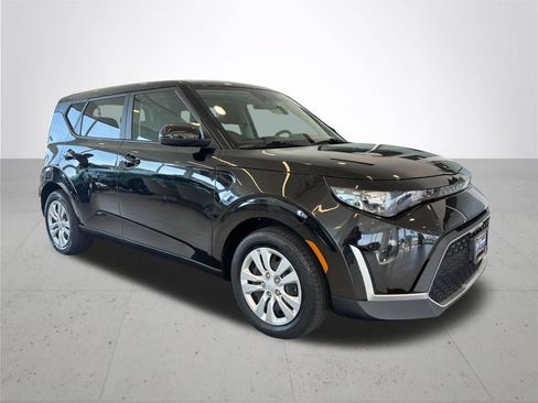 Used 2023 Kia Soul LX FWD image 5