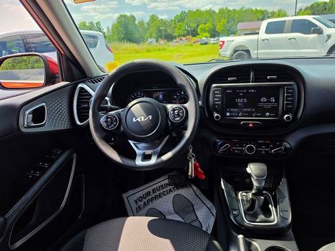 Used 2022 Kia Soul LX w/ Technology Package FWD image 16